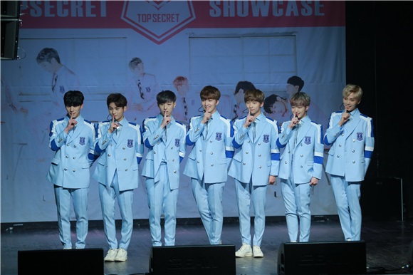 一级秘密办新辑showcase 热力演唱新曲