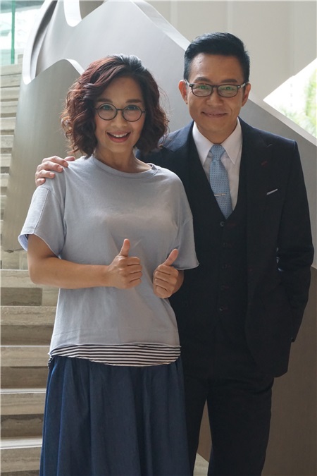 陈松龄、张兆辉为TVB剧集《全职没女》拍摄片头片尾