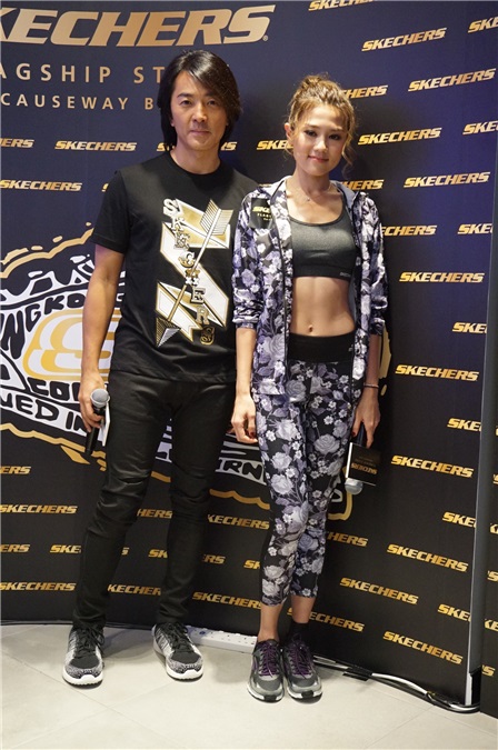 郑伊健与周秀娜出席《SKECHERS旗舰店开幕》