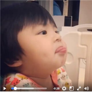 Bo妞模仿力超强 学着修杰楷一起「噗」