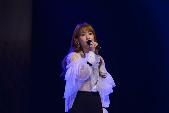 韩国组合URBANZAKAPA携新曲《那时的我,那时的我们》举行SHOW CAS