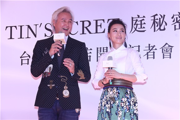 林瑞阳、张庭出席Tin’Secret庭秘密台湾旗舰店开幕记者会