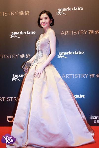 易烊千玺杨幂唐嫣Angelababy刘亦菲等出席嘉人盛典