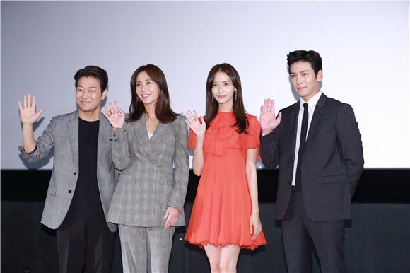〈Yes 首尔现场〉林允儿、池昌旭等出席tvn新剧《THE K2》试映会 和粉丝们共度美好时刻