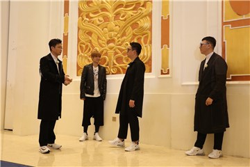 成员们在挑战中