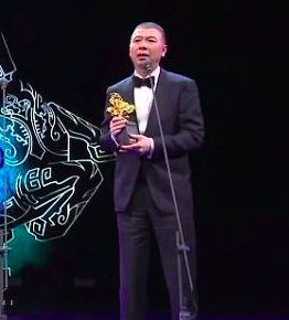 金马53/最佳导演冯小刚顺利夺得 范冰冰台下红眼框