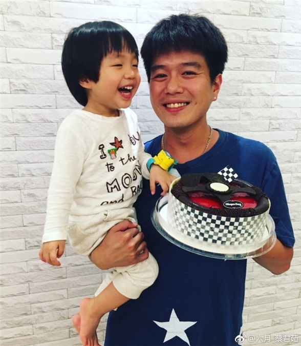 (康)六月儿子情场得意 小小年纪就有初恋