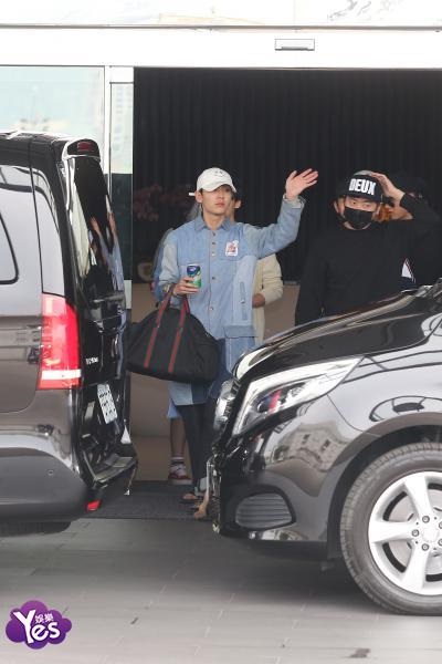 韩团BTOB抵台 微笑挥手展亲民
