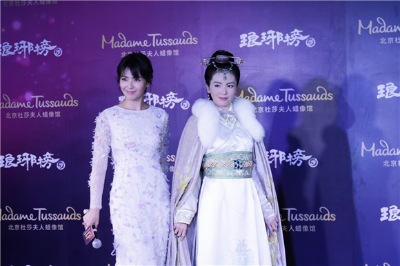 〈Yes北京现场〉「霓凰郡主」入驻北京杜莎夫人蜡像馆 刘涛玩心大发抬下巴挑逗玩亲亲