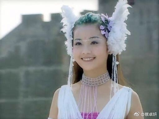 出道17年 蔡卓妍感谢粉丝 惊叹自己「照片不够放」