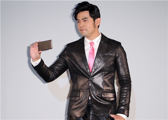 周杰伦出席代言SONY手机宣传活动