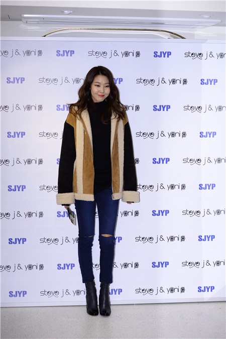 李多熙、李世英等出席某时尚品牌活动