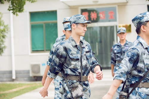 蒋劲夫新兵发言数度哽咽 痛心自己没有保护家人的能力