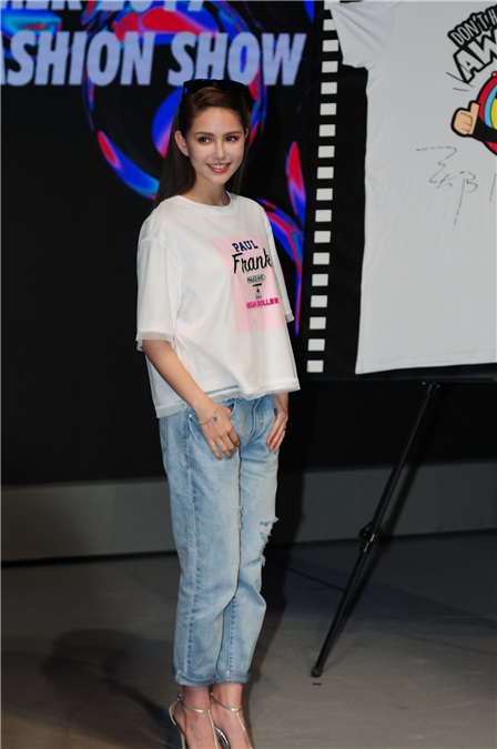 昆凌助阵Paul Frank新品发布会 「天王嫂」穿上白Tee+牛仔裤青春如少女