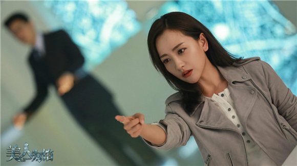 杨蓉《美人为馅》变美女吃货 抓贼自恋两不误