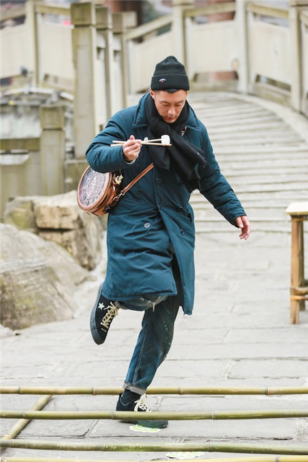 余文乐《二十四小时》模仿「张志明」 与白敬亭上演「塑料兄弟情」