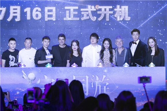 Bigbang成员胜利致歉火车事件 郭碧婷碎花裙小清新