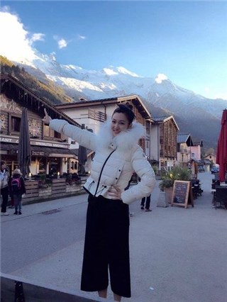 辣图连发！曾莞婷出国大解放 穿比基尼露半球泡温泉
