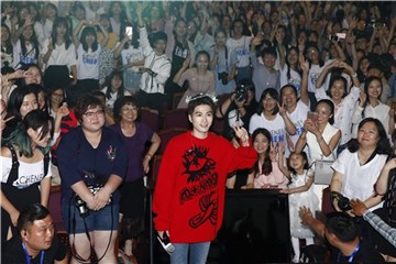 〈Yes上海现场〉陈学冬生日会恩师惊喜献上祝福 寿星过生日也不忘公益