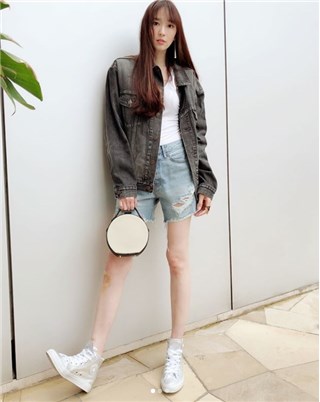 吴佩慈晒了自己穿搭照 网友赞:简直少女