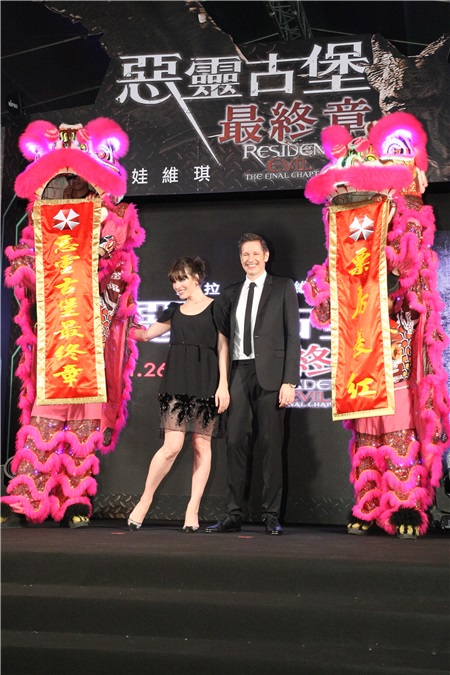 蜜拉乔娃维琪、导演保罗安德森出席《恶灵古堡最终章》台北首映会