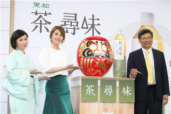杨丞琳出席饮品新品上市记者会