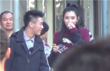 奚梦瑶何猷君亲密互动