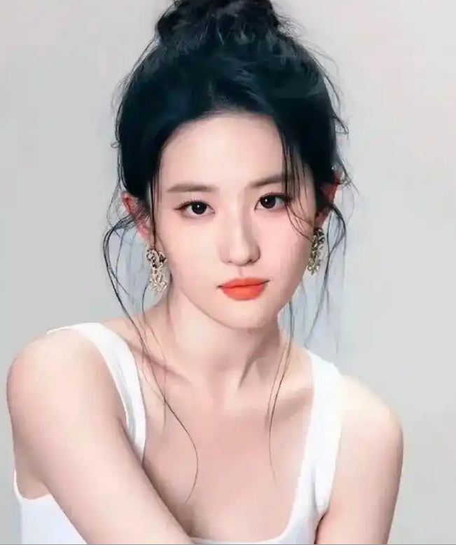温柔双向奔赴！刘亦菲两度精准认出20年老粉 主动握手致谢获赞