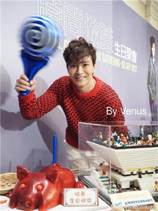 陈晓东今天过生日 歌迷送红馆LEGO模型许愿开唱