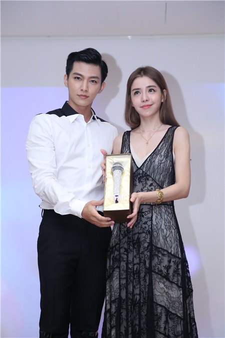 李毓芬《是我不够好》庆功见面会 炎亚纶出席力挺