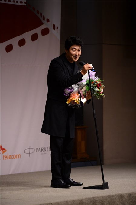 第8届韩国年度电影奖颁奖典礼 宋康昊、马东锡、罗美兰等到场出席