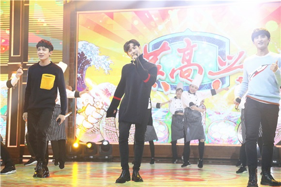 张含韵金晨至上励合组「明星蒸爱粉丝团」 《天天》集体吃到失语!