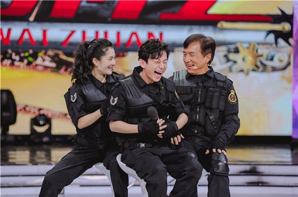 成龙《快本》集结飞虎 王凯黄子韬王大陆上演制服诱惑