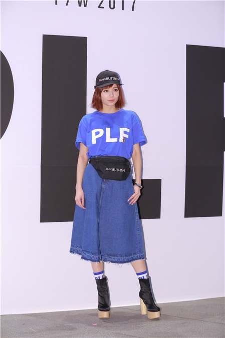 少女时代秀英、SISTAR宝拉、HIGHLIGHT尹斗俊、龙俊亨、gu9udan娜英等出《PUSHBUTTON X LINE FRIENDS》时装周