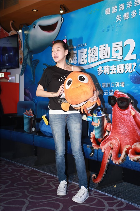小S包场邀喜愿协会病童看《海底总动员2:多力在哪儿?》。