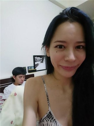 谢和弦嫌妻屁股大 却遭妻爆料爱裸体