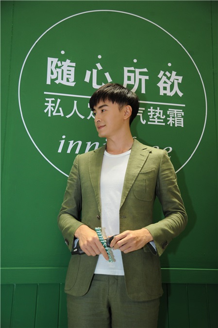 郑元畅绿西装森系美男 任一日店长皮肤超好