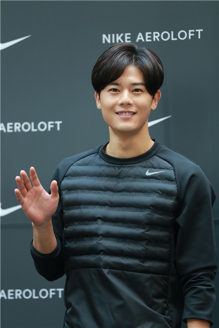 〈Yes 首尔现场〉林周焕李廷镇等助阵新店开幕 运动装活力亮相