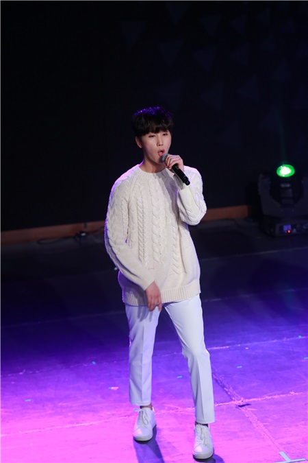 VROMANCE办新辑showcase 展献和谐美声