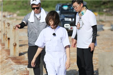 孙红雷“女朋友”带领成员们去任务完成地点