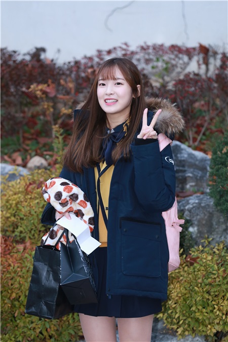Oh my girl ARin、宇宙少女、多荣等2018参与高考艺人-Dongil Girl’s High School