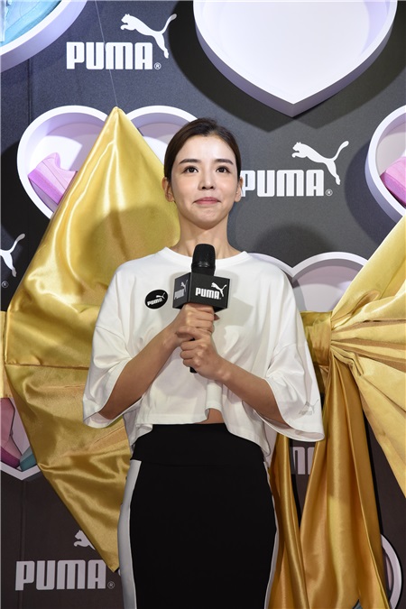 李毓芬出席运动品牌旗舰店开幕活动