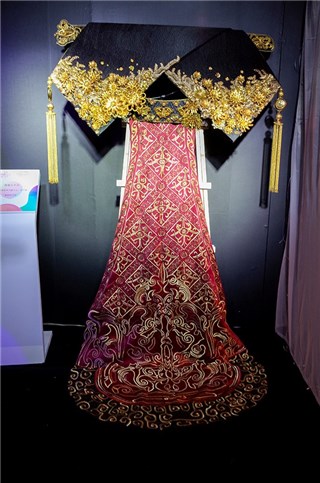 陈敏正展览服装