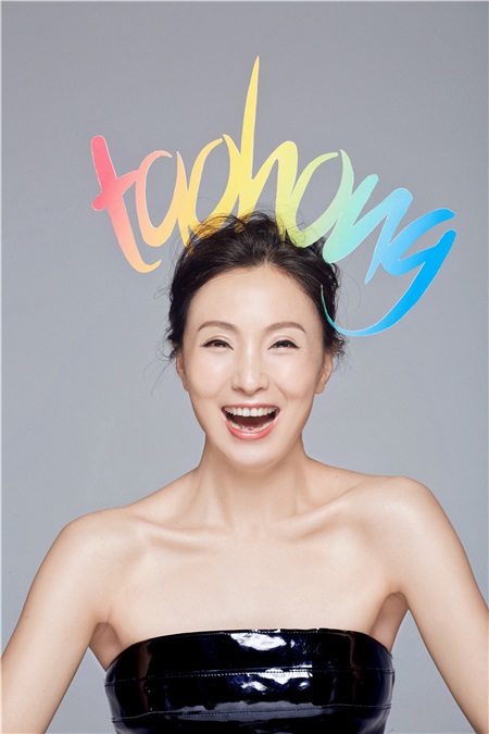 小陶虹俏皮九连拍 眼波流转萌态尽显
