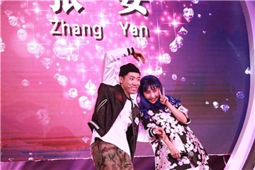 成功牵手的有趣男女