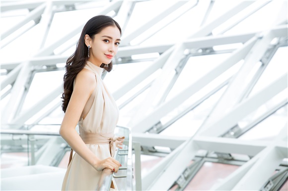 Angelababy获任首位上海推广大使 再助力环保公益