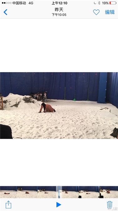 景甜微博晒「初雪」 网友:差点儿就信了!