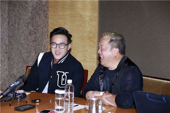 曾国祥与曾志伟父子档出席记者见面会