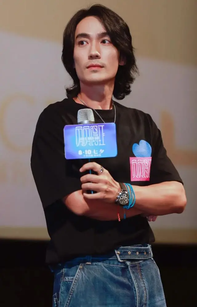双料影帝朱一龙为宣传电影被骗到酒吧献唱 粉丝破防本人回应
