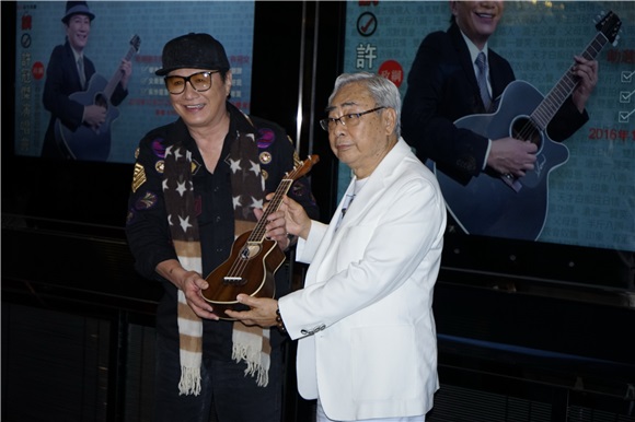 许冠杰与两个儿子、好友王敏德出席演唱会记者会